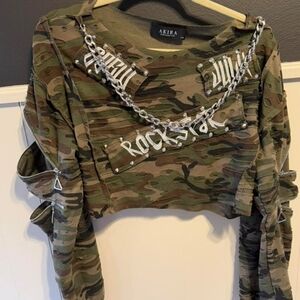 AKIRA Olive Green Camo Chain-Trim Cropped Top